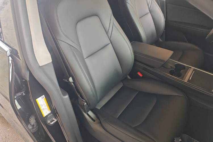 Used Tesla Model Y 2021 Long-Range All-Wheel-Drive Version Right Front Seat