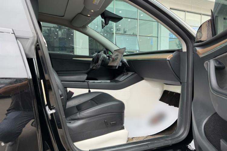 Used Tesla Model Y 2021 Performance High-Performance All-Wheel-Drive Version Right Front Seat