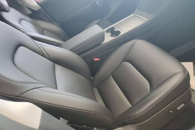 Used Tesla Model Y 2021 Standard Range Rear-Wheel Drive Version Right Front Seat