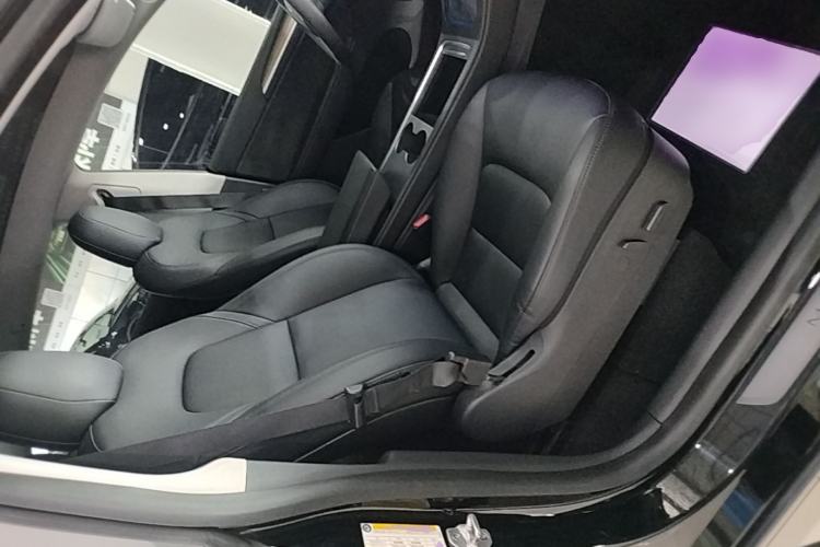Used Tesla Model Y 2021 Standard Range Rear-Wheel Drive Version Right Front Seat