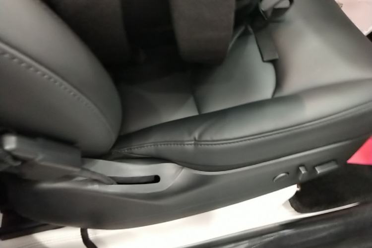 Used Tesla Model Y 2021 Long-Range All-Wheel-Drive Version Right Front Seat