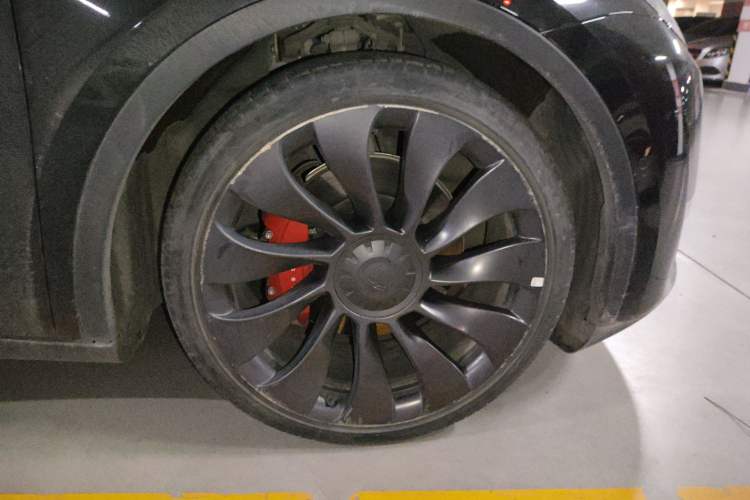 Used Tesla Model Y 2021 Performance High-Performance All-Wheel-Drive Version Right Front Wheel Hub