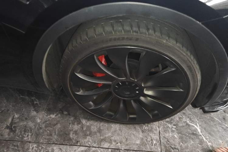 Used Tesla Model Y 2021 Performance High-Performance All-Wheel-Drive Version Right Front Wheel Hub