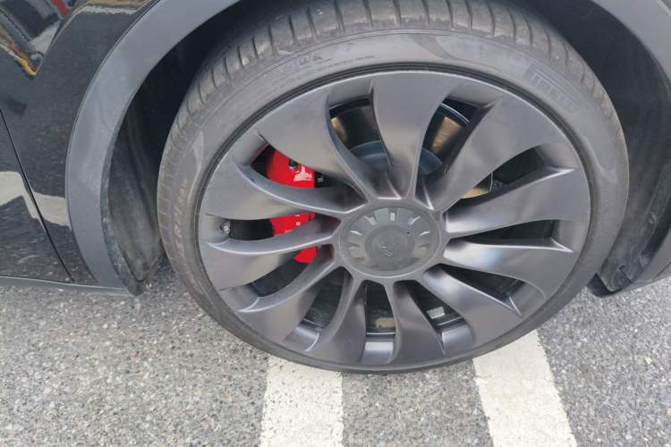 Used Tesla Model Y 2021 Performance High-Performance All-Wheel-Drive Version Right Front Wheel Hub