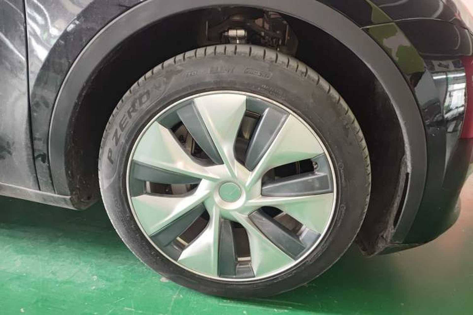 Used Tesla Model Y 2021 Revised Version 2 Long-Range All-Wheel-Drive Edition Right Front Wheel Hub