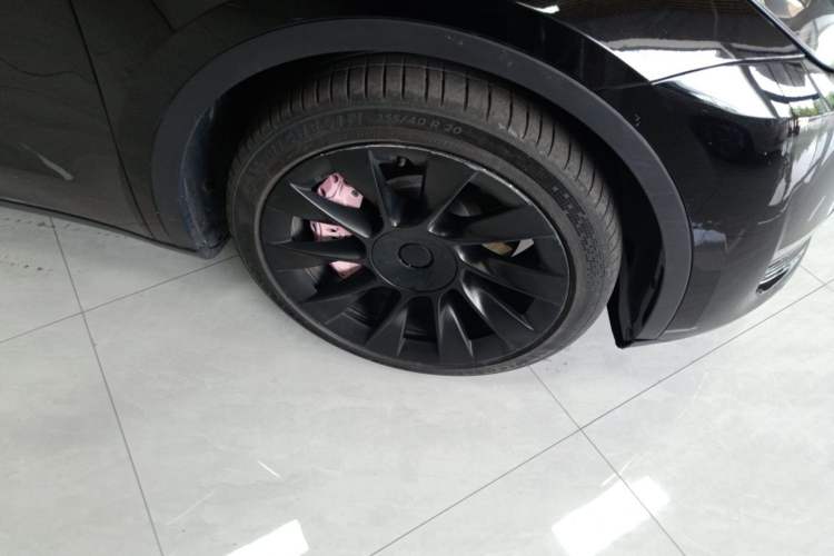 Used Tesla Model Y 2021 Standard Range Rear-Wheel Drive Version Right Front Wheel Hub