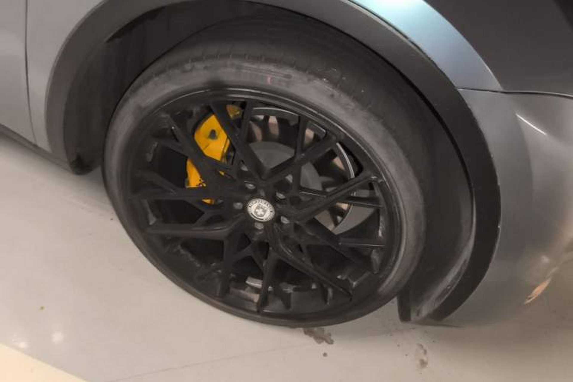 Used Tesla Model Y 2021 Long-Range All-Wheel-Drive Version Right Front Wheel Hub