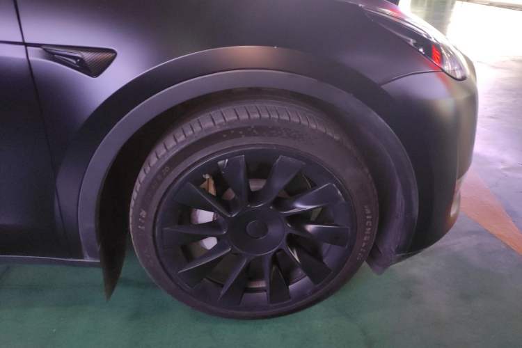 Used Tesla Model Y 2021 Standard Range Rear-Wheel Drive Version Right Front Wheel Hub