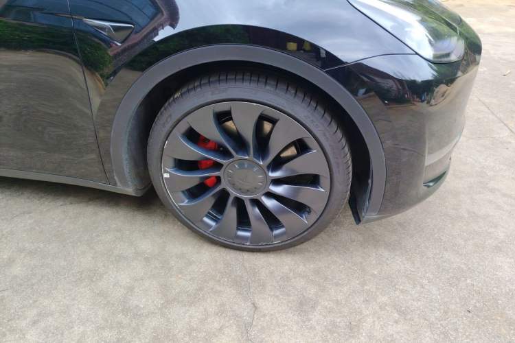 Used Tesla Model Y 2021 Performance High-Performance All-Wheel-Drive Version Right Front Wheel Hub