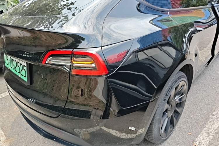Used Tesla Model Y 2021 Long-Range All-Wheel-Drive Version Right Rear Taillight