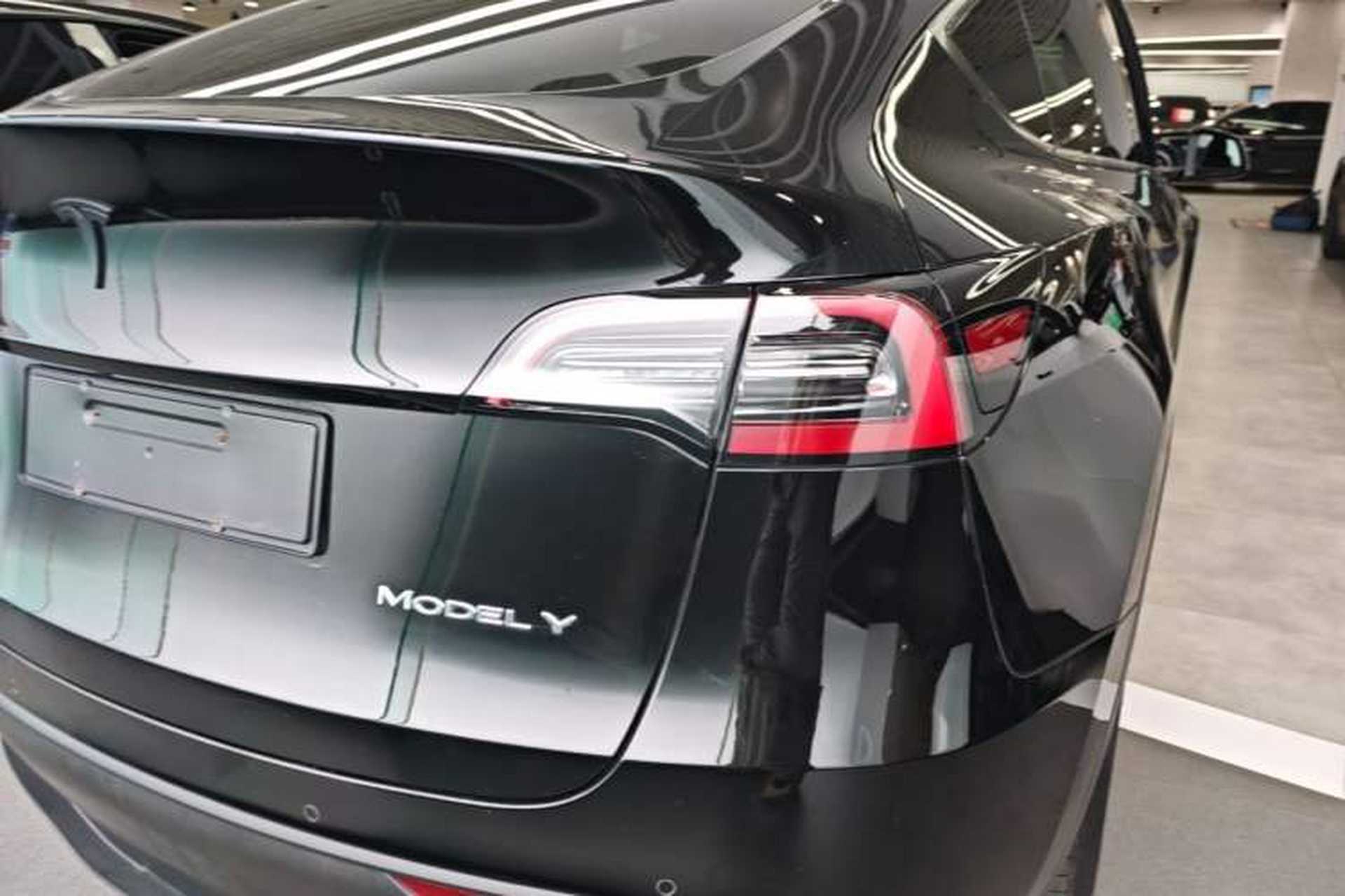 Used Tesla Model Y 2021 Revised Version 2 Long-Range All-Wheel-Drive Edition Right Rear Taillight