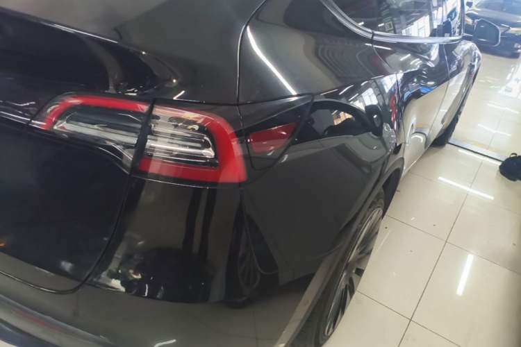 Used Tesla Model Y 2021 Standard Range Rear-Wheel Drive Version Right Rear Taillight