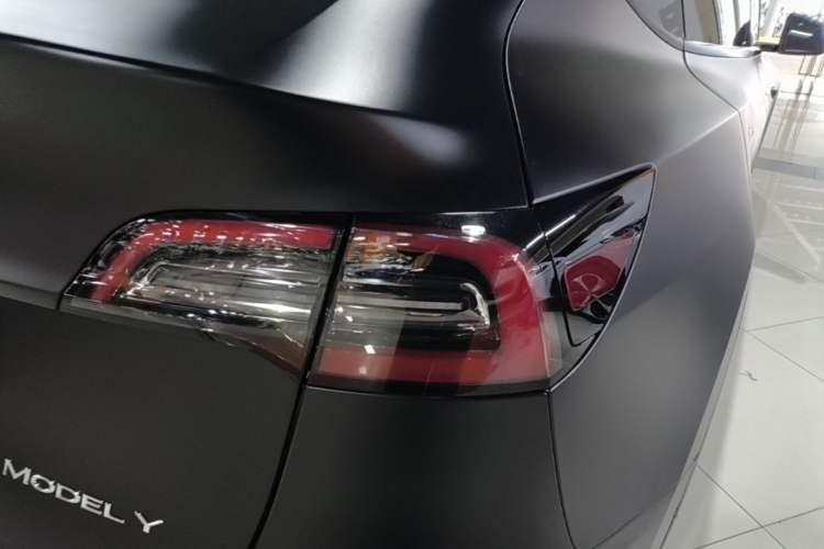 Used Tesla Model Y 2021 Long-Range All-Wheel-Drive Version Right Rear Taillight
