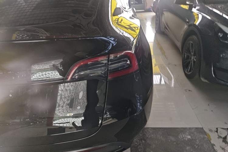 Used Tesla Model Y 2021 Standard Range Rear-Wheel Drive Version Right Rear Taillight