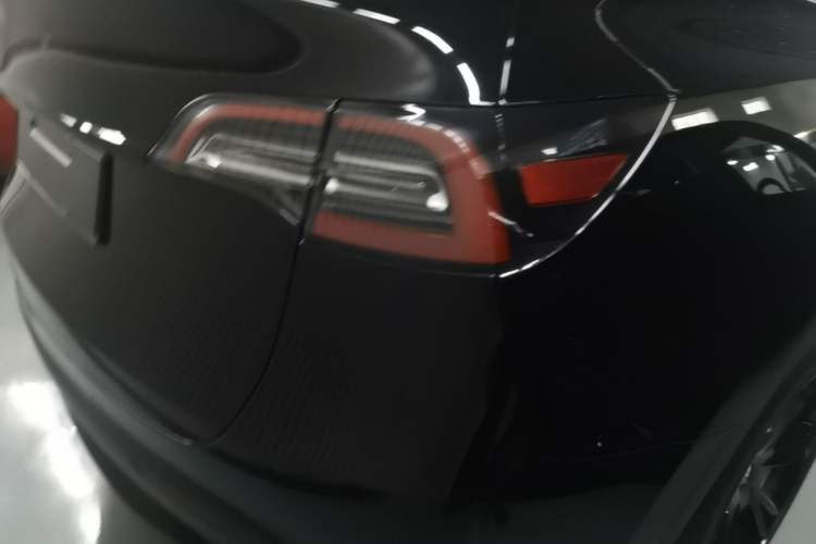 Used Tesla Model Y 2021 Long-Range All-Wheel-Drive Version Right Rear Taillight