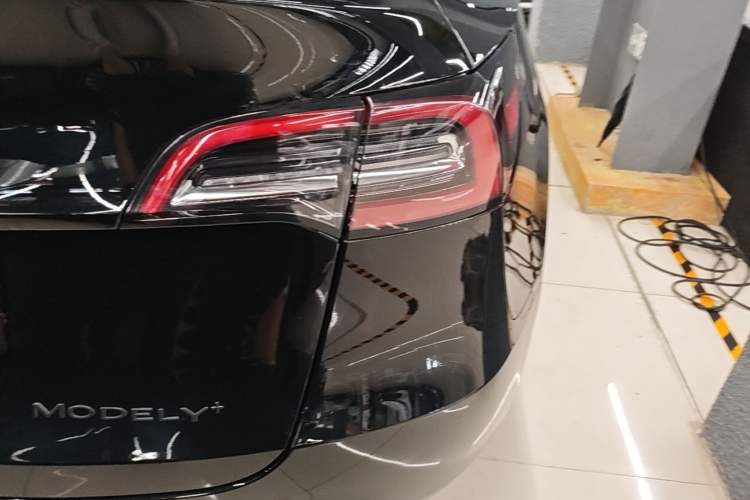 Used Tesla Model Y 2021 Long-Range All-Wheel-Drive Version 3D7 Right Rear Taillight
