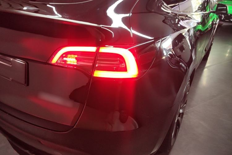 Used Tesla Model Y 2021 Performance High-Performance All-Wheel-Drive Version Right Rear Taillight