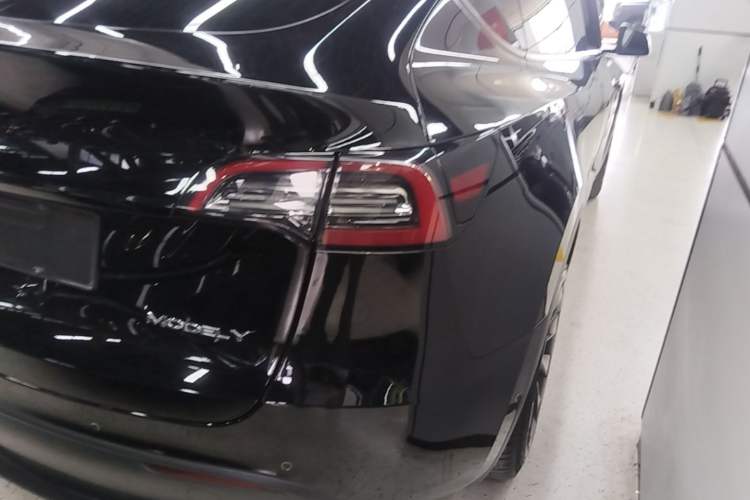 Used Tesla Model Y 2021 Standard Range Rear-Wheel Drive Version Right Rear Taillight