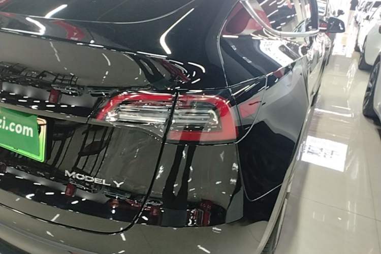 Used Tesla Model Y 2021 Long-Range All-Wheel-Drive Version Right Rear Taillight