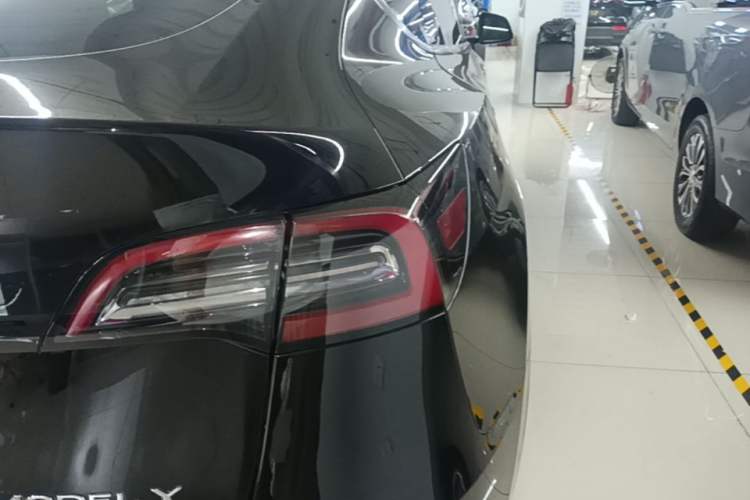 Used Tesla Model Y 2021 Long-Range All-Wheel-Drive Version 3D7 Right Rear Taillight