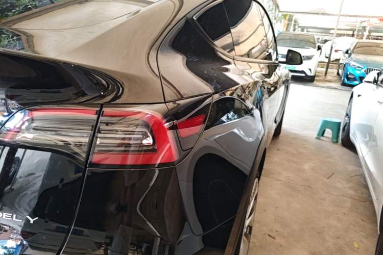Used Tesla Model Y 2021 Standard Range Rear-Wheel Drive Version Right Rear Taillight
