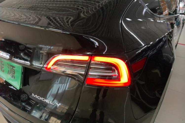 Used Tesla Model Y 2021 Long-Range All-Wheel-Drive Version 3D7 Right Rear Taillight