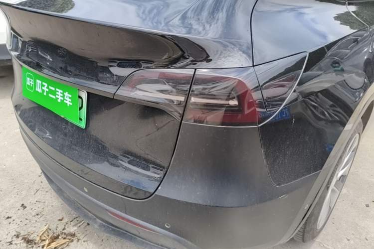 Used Tesla Model Y 2021 Long-Range All-Wheel-Drive Version Right Rear Taillight