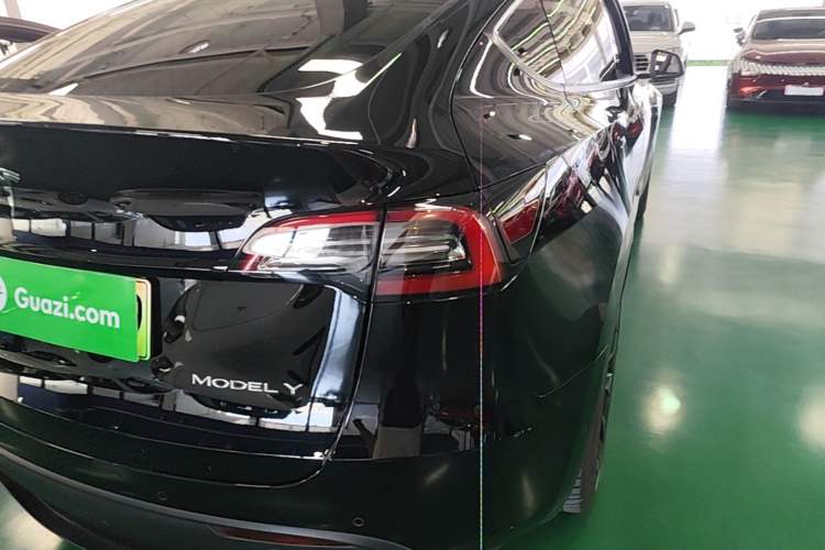 Used Tesla Model Y 2021 Long-Range All-Wheel-Drive Version 3D7 Right Rear Taillight