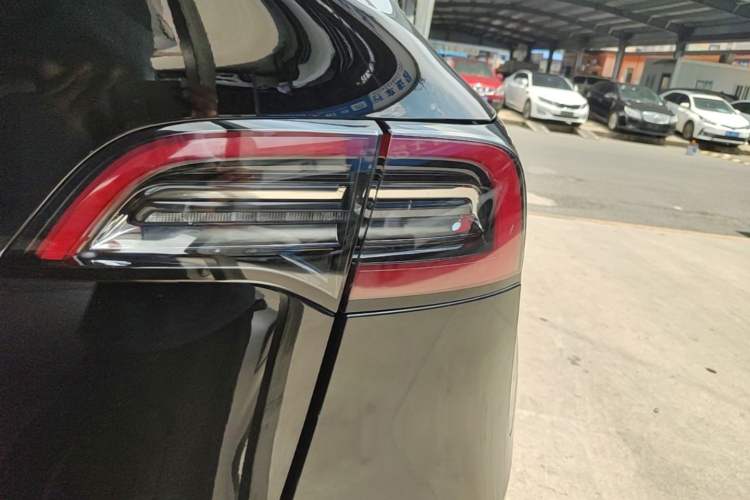 Used Tesla Model Y 2021 Standard Range Rear-Wheel Drive Version Right Rear Taillight