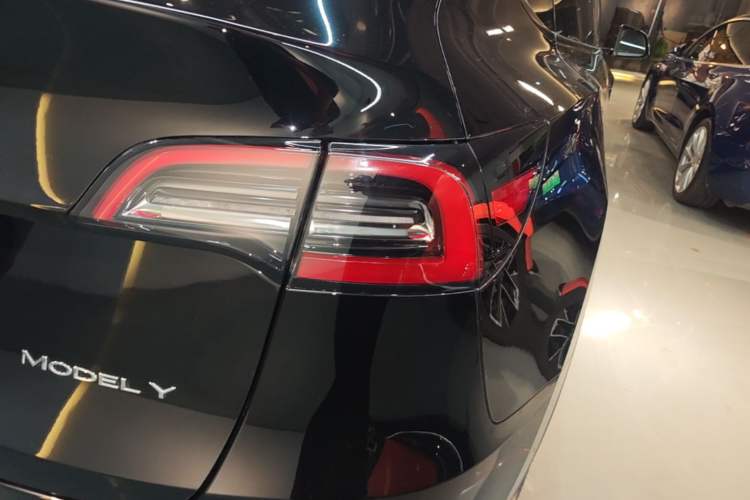 Used Tesla Model Y 2021 Long-Range All-Wheel-Drive Version Right Rear Taillight