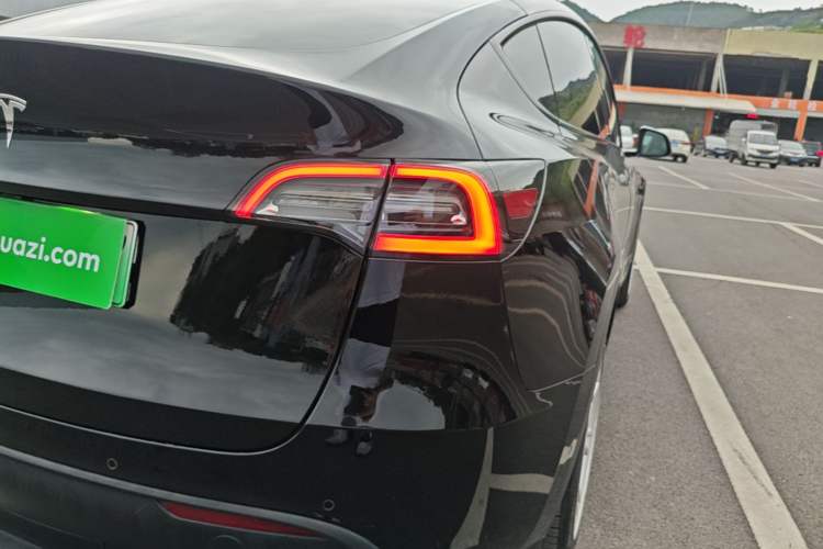 Used Tesla Model Y 2021 Standard Range Rear-Wheel Drive Version Right Rear Taillight