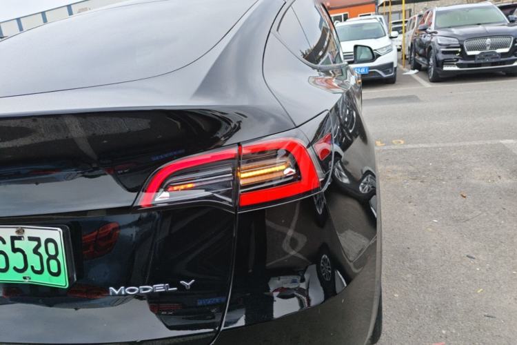Used Tesla Model Y 2021 Standard Range Rear-Wheel Drive Version Right Rear Taillight