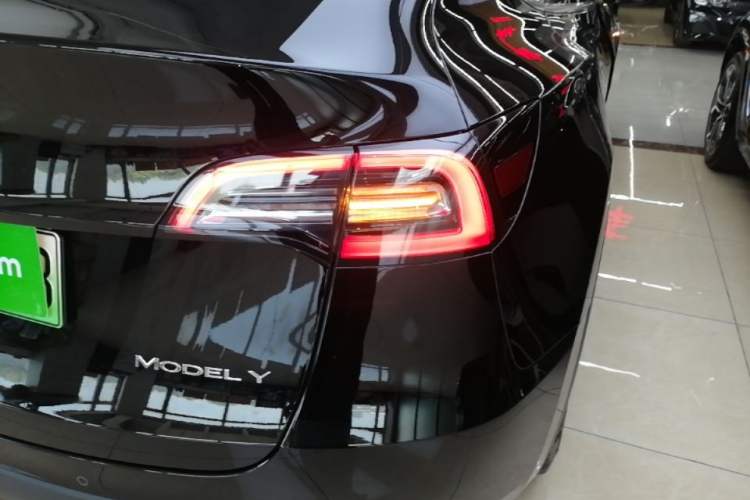 Used Tesla Model Y 2021 Long-Range All-Wheel-Drive Version 3D7 Right Rear Taillight