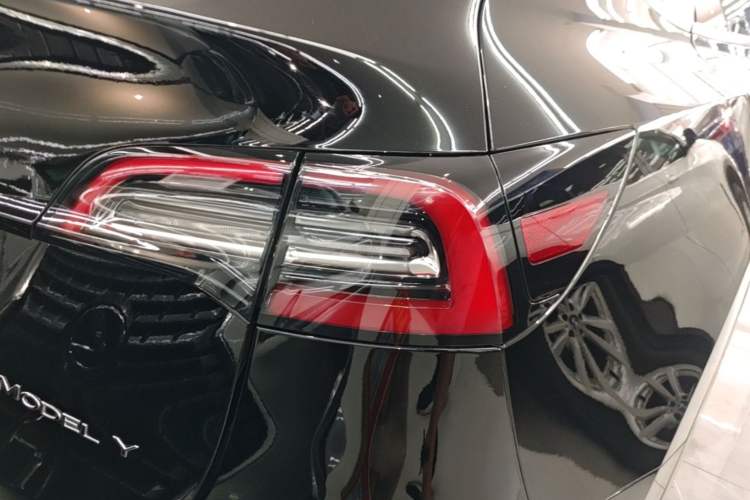 Used Tesla Model Y 2021 Standard Range Rear-Wheel Drive Version Right Rear Taillight