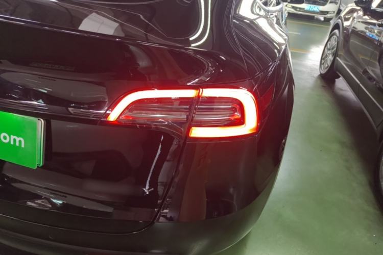 Used Tesla Model Y 2021 Long-Range All-Wheel-Drive Version Right Rear Taillight
