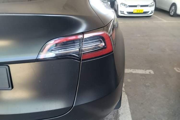 Used Tesla Model Y 2021 Standard Range Rear-Wheel Drive Version Right Rear Taillight