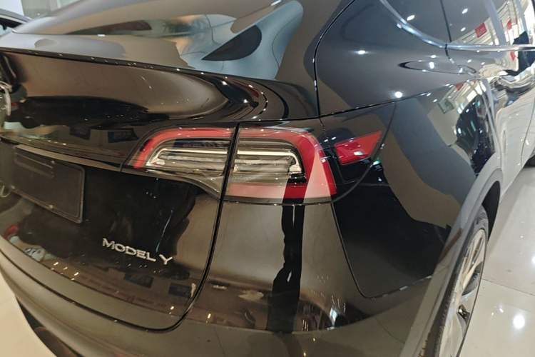 Used Tesla Model Y 2021 Long-Range All-Wheel-Drive Version 3D7 Right Rear Taillight