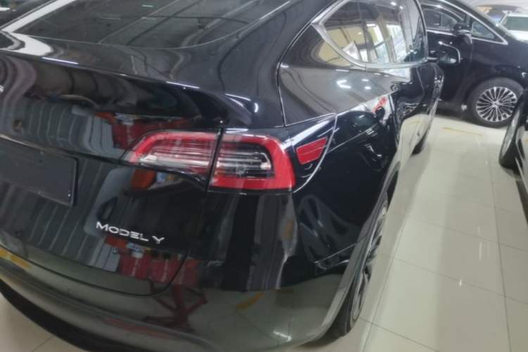 Used Tesla Model Y 2021 Long-Range All-Wheel-Drive Version Right Rear Taillight