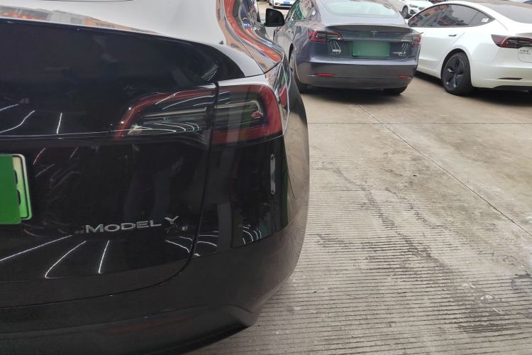 Used Tesla Model Y 2021 Standard Range Rear-Wheel Drive Version Right Rear Taillight