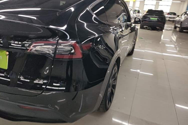 Used Tesla Model Y 2021 Standard Range Rear-Wheel Drive Version Right Rear Taillight