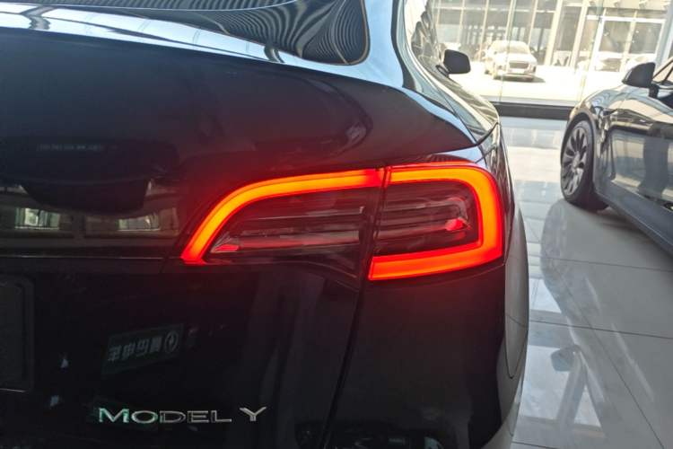 Used Tesla Model Y 2021 Revised Version 2 Long-Range All-Wheel-Drive Edition Right Rear Taillight