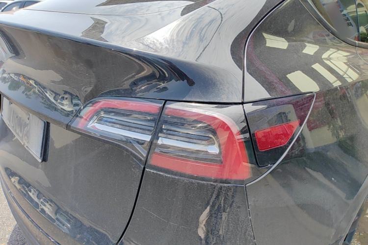 Used Tesla Model Y 2021 Standard Range Rear-Wheel Drive Version Right Rear Taillight