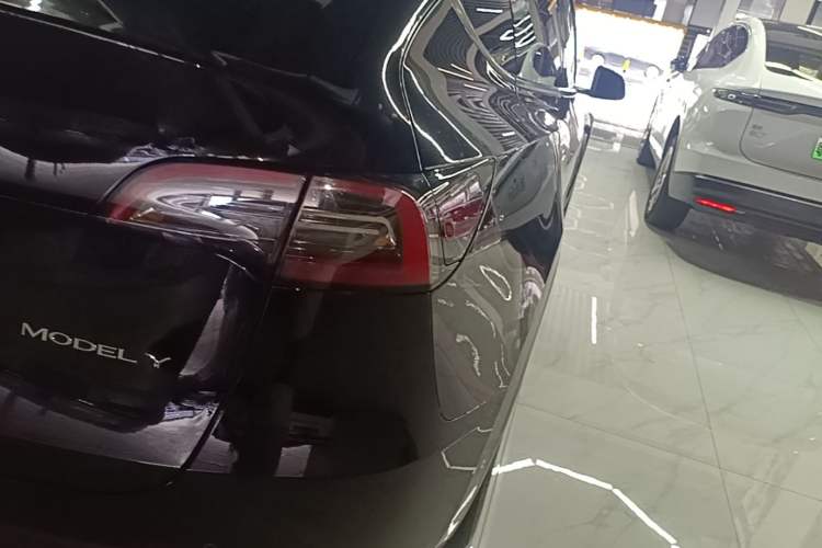 Used Tesla Model Y 2021 Long-Range All-Wheel-Drive Version 3D7 Right Rear Taillight