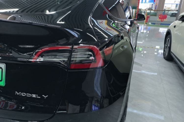 Used Tesla Model Y 2021 Standard Range Rear-Wheel Drive Version Right Rear Taillight
