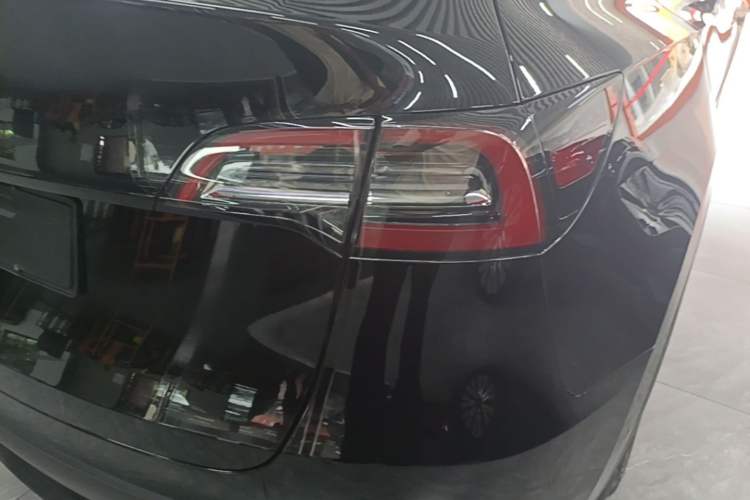 Used Tesla Model Y 2021 Standard Range Rear-Wheel Drive Version Right Rear Taillight