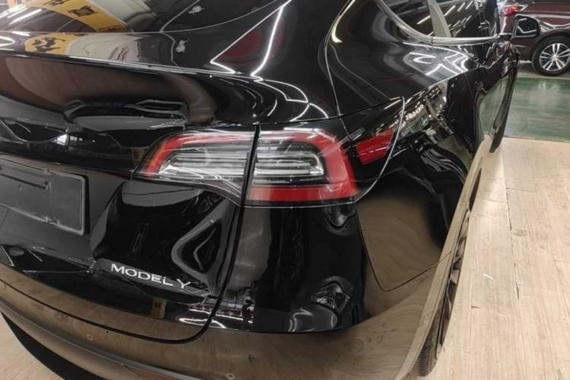 Used Tesla Model Y 2021 Standard Range Rear-Wheel Drive Version Right Rear Taillight