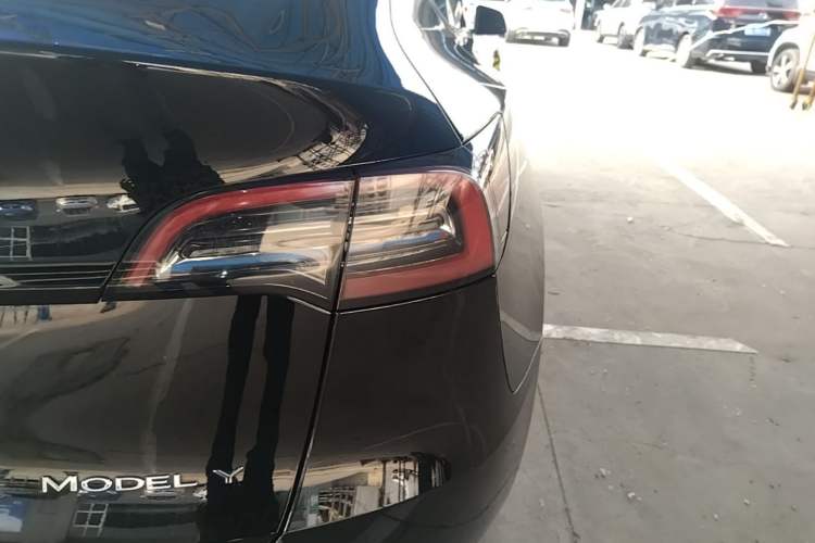 Used Tesla Model Y 2021 Standard Range Rear-Wheel Drive Version Right Rear Taillight