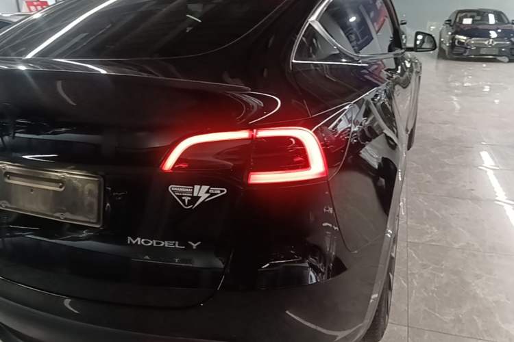 Used Tesla Model Y 2021 Long-Range All-Wheel-Drive Version 3D7 Right Rear Taillight