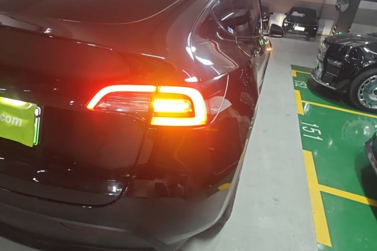 Used Tesla Model Y 2021 Long-Range All-Wheel-Drive Version 3D7 Right Rear Taillight
