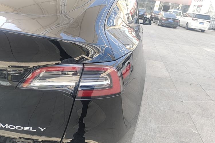 Used Tesla Model Y 2021 Standard Range Rear-Wheel Drive Version Right Rear Taillight
